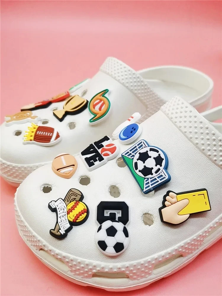 Kawaii Football Tennis sport ciondoli per scarpe in PVC scarpe da giardino accessori fai da te zoccoli scarpe decorazioni con fibbia regali per