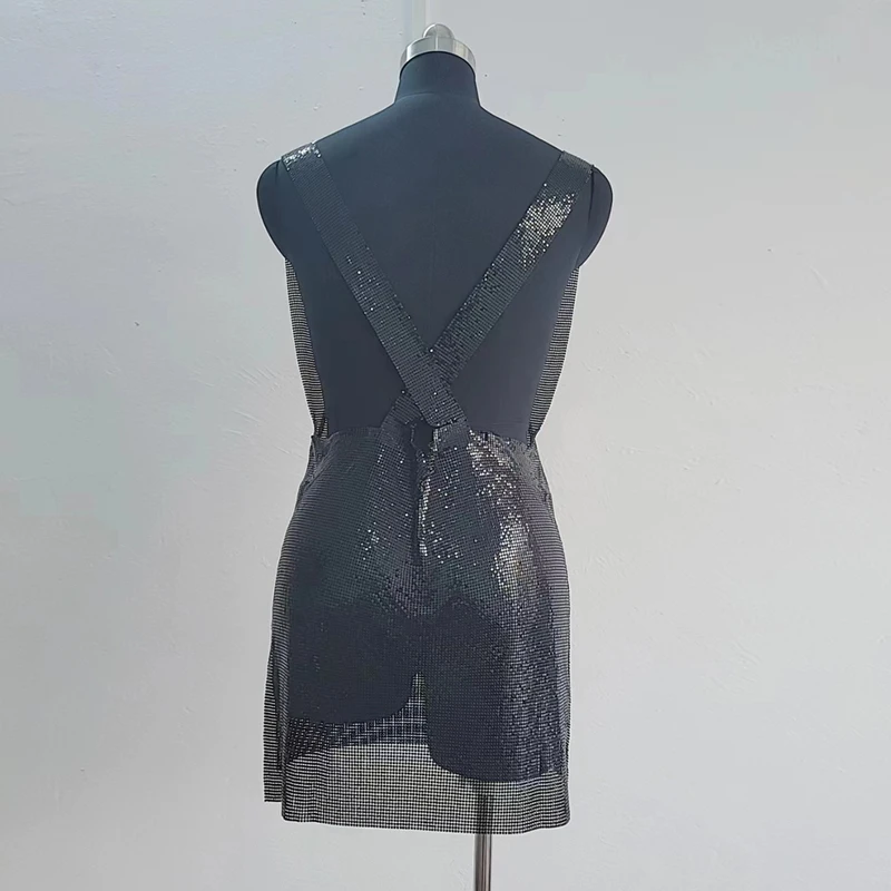 Silbernes Pailletten-Minikleid für Damen, glitzerndes, figurbetontes Partykleid mit Wasserfallausschnitt, sexy, ärmellos, rückenfrei, für Nachtclub und Abendveranstaltungen. – Detail 9