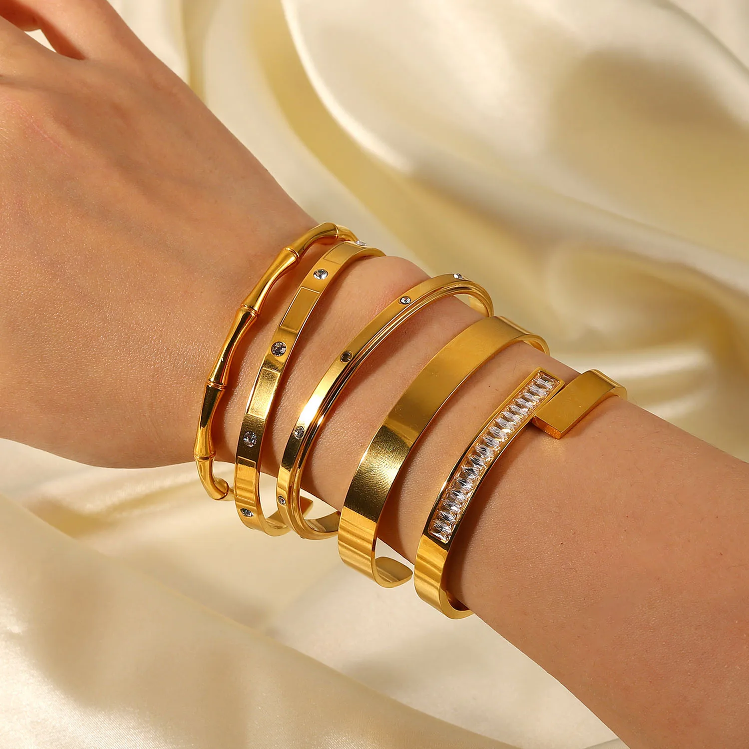 

Stainless Steel PVD 18K Gold Plated Tarnish Waterproof Simply Zircon Solid Bangles For Woman Jewelry Wholesale Trendy INS