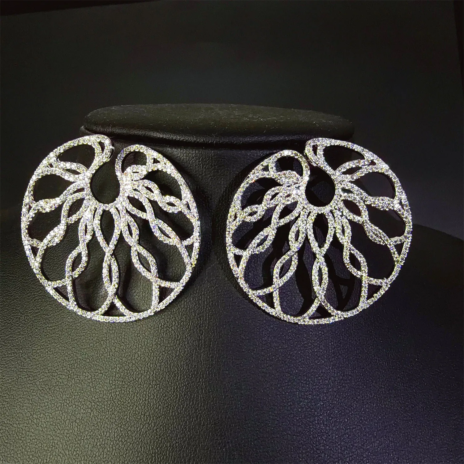 

New fashion retro stereo round sliver color earrings women dress decoration light luxury jewelry wedding party gift E352