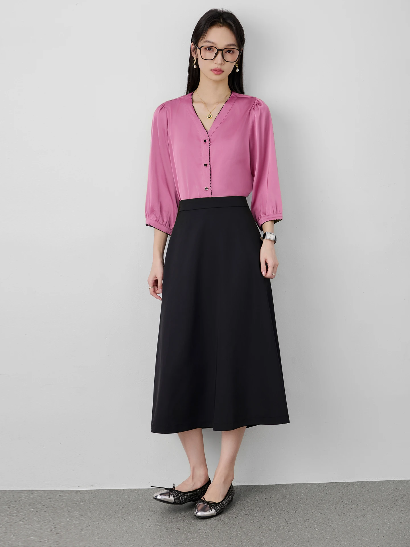 

Элегантный фиолетовый комплект из топа с V-образным вырезом и юбки для женщин: роскошный деловой костюм-двойка для работы