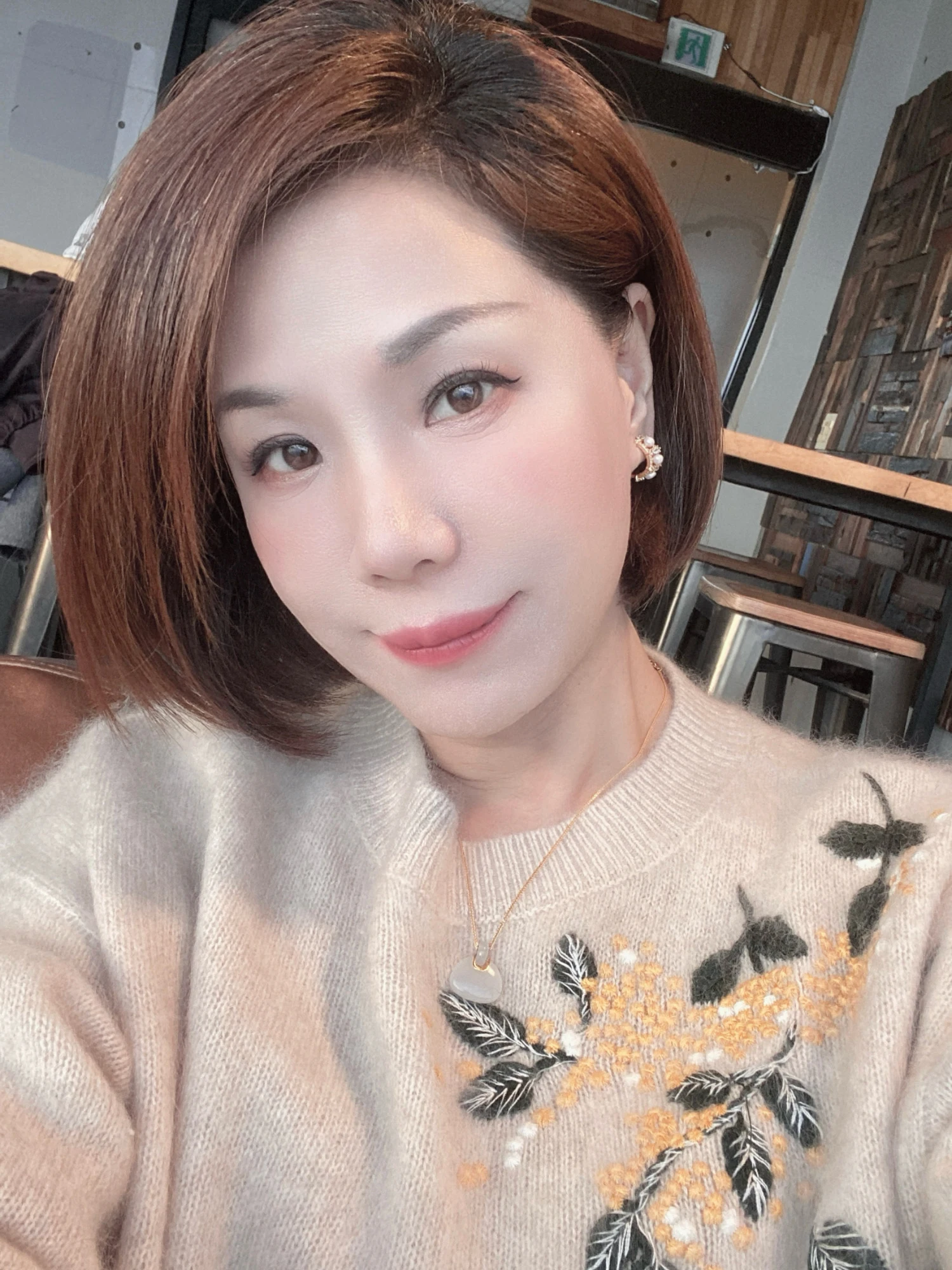 

Женский вязаный свитер, новинка зимы, с вышивкой цветов, из шерсти и шелка, теплый, с круглым вырезом, длинный рукав, Y28