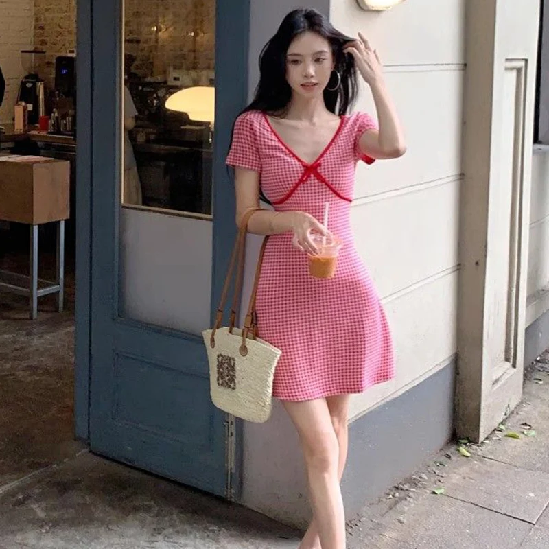 2026 Neues Damen Trendiges Rotes Kariertes V-Ausschnitt Minikleid Romantisches Elegantes Schleifenkleid Figurbetontes Kleid Glamouröses Valentinstag-Date-Kleid