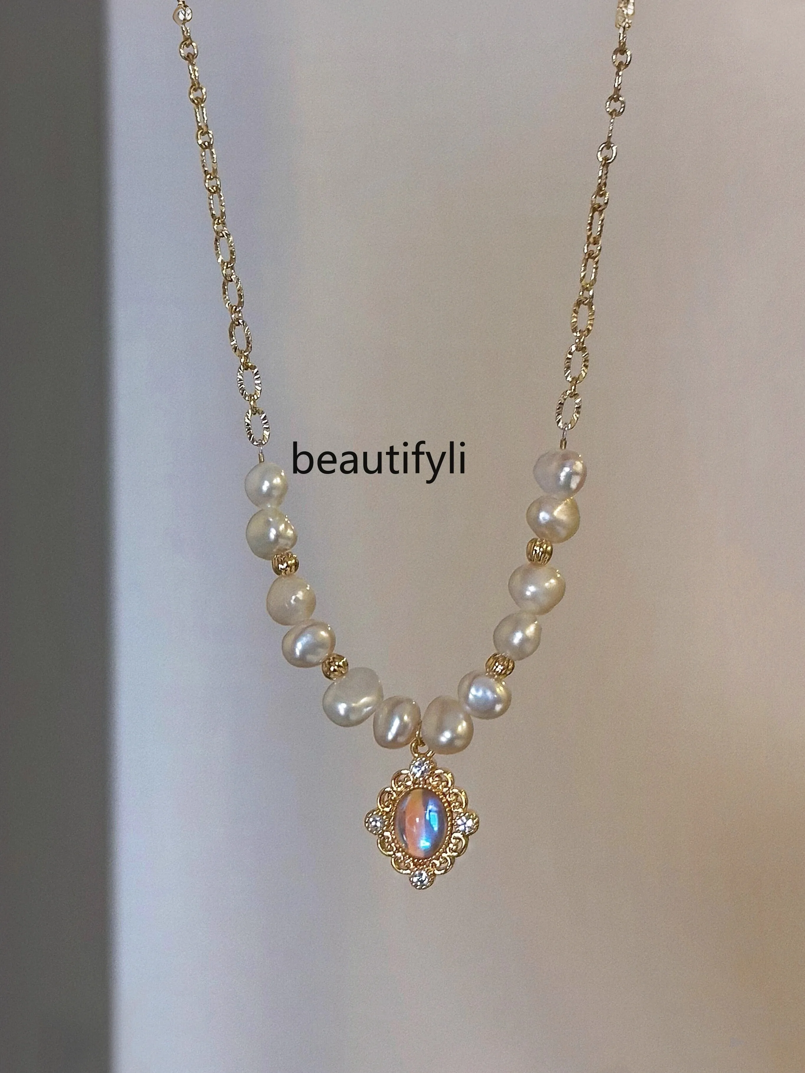 

Freshwater pearl necklace women's spring and summer niche design sense collarbone chain new versatile neck chain