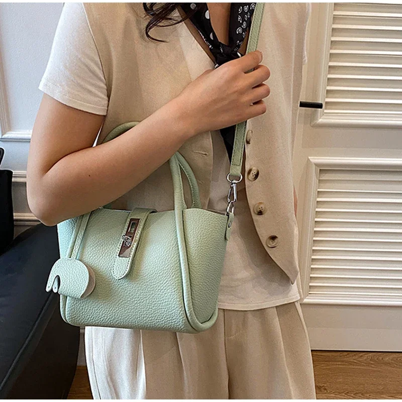 Koreanische Umhängetasche, weiche PU-Eimer-Handtasche, einfarbige Damen-Einkaufstasche mit großer Kapazität, Schultertasche für den täglichen Gebrauch – Detail 11