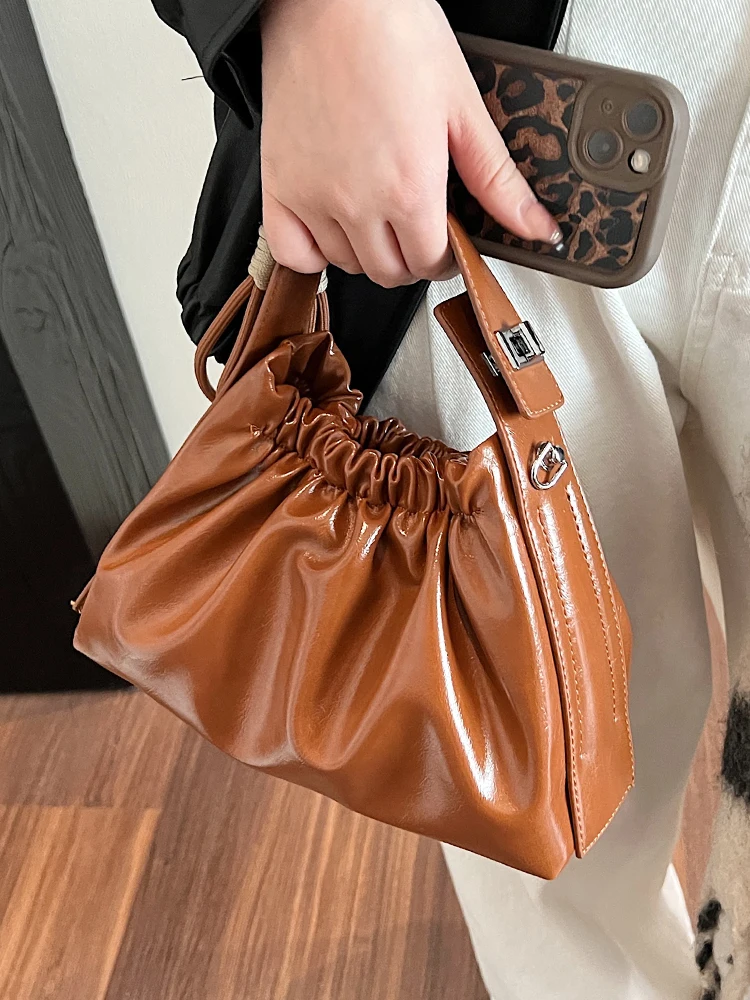 

Изысканная плиссированная сумка-облако для женщин, новинка 2023 года, модная сумка через плечо, роскошный дизайн, сумки, женские сумки-бродяги