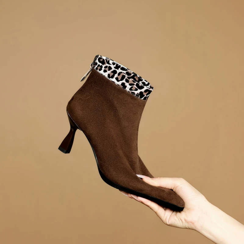 

НОВЫЕ осенне-зимние женские ботинки, детская замшевая кожаная обувь для женщин, туфли на тонком каблуке с острым носком, леопардовые современные ботинки, повседневная обувь на молнии