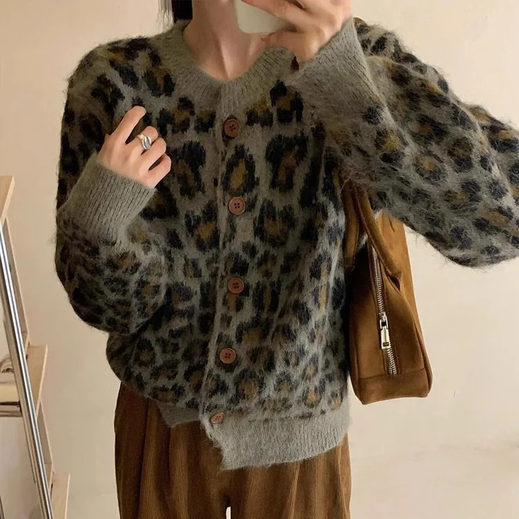 

Autumn and Winter Knitted Loose Lazy Temperament Retro Sweater Leopard Print Loose Top Cardigan