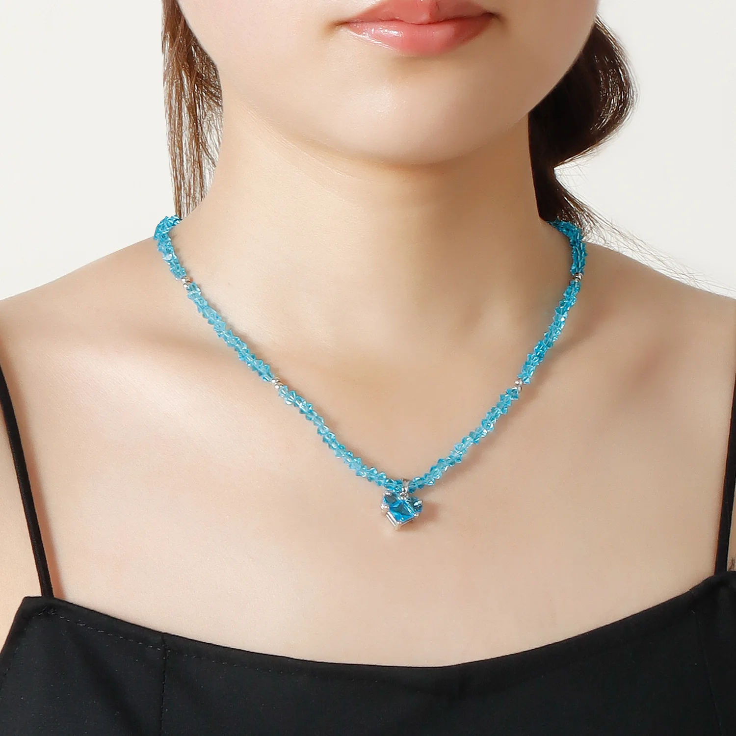 2025 Minimalist Choker Hand-Strung Glass Seed Beads Heart Pendant Light Luxury Adjustable Collar Chain Office Chic Jewelry