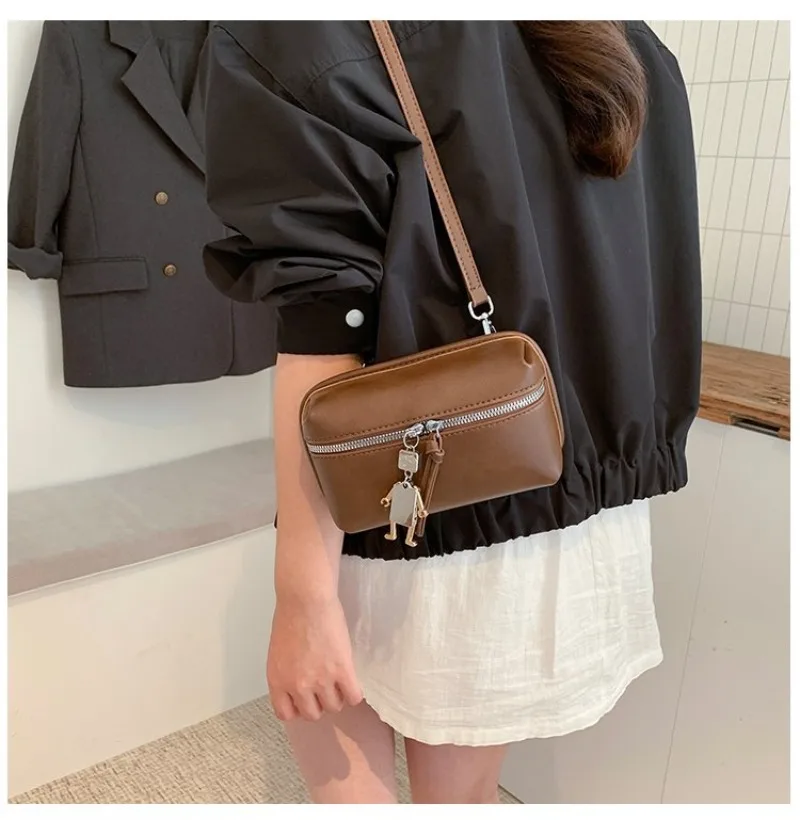 

Stylish Weekend Escape Crossbody Bag For Women Overnight Capacity For Spontaneous Trips And Short Journeys