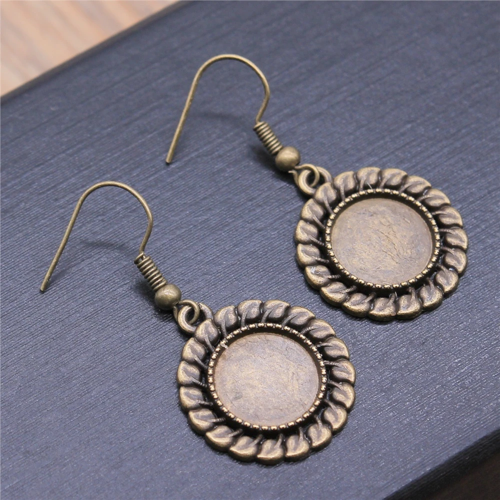 Vintage Antique Bronze Color 12mm Round Simple Style Cameo Cabochon Pendant Base Setting Dangle Earrings Fit Women Party Gift