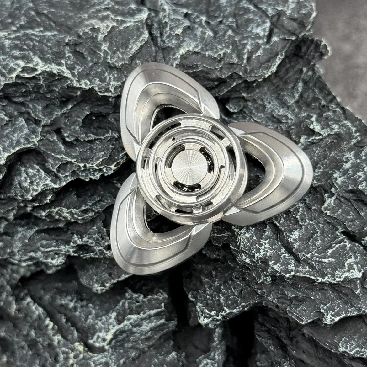 Jouets sensoriels en métal Fidget Spinner curseur EDC Anti-Stress outil de mise au point tdah taille de poche Durable roulement à billes en acier inoxydable cadeau