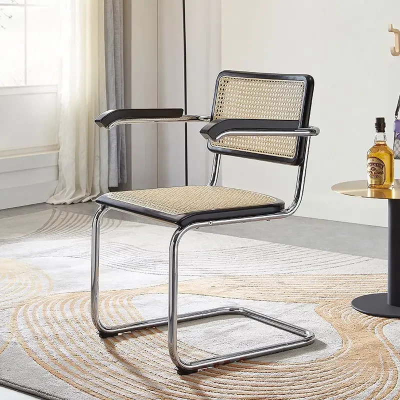 Chaise de bureau en rotin minimaliste moderne, cadre en métal avec accoudoir, chaise de bureau en option pour la maison, salle d'étude, poste de travail, décor de bureau