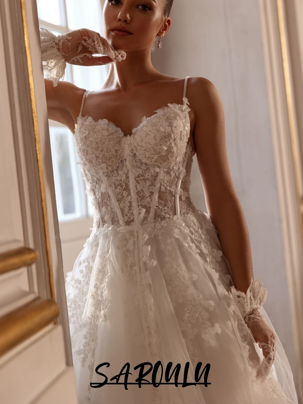 

Lace Up Back 2026 Sheer Wedding Dress Dreamy Appliques Sequins A Line Bride Wear Customized Elegant Sleeveless Bridal No Gloves