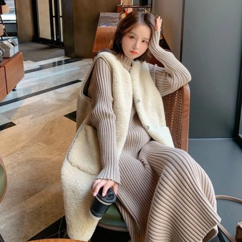 

Lamb's Wool Faux Fur Vest for Women Autumn Winter Loose Mid Length Cape with Hood​