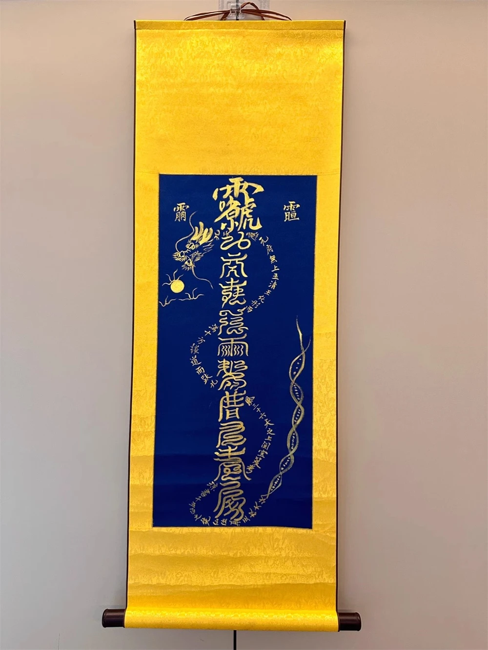 

Pure hand-painted, Thunder Ancestor-Nine Heavenly Yingyuan Thunder Sound Universal Heavenly Sovereign, Gold Ink Scroll Painting