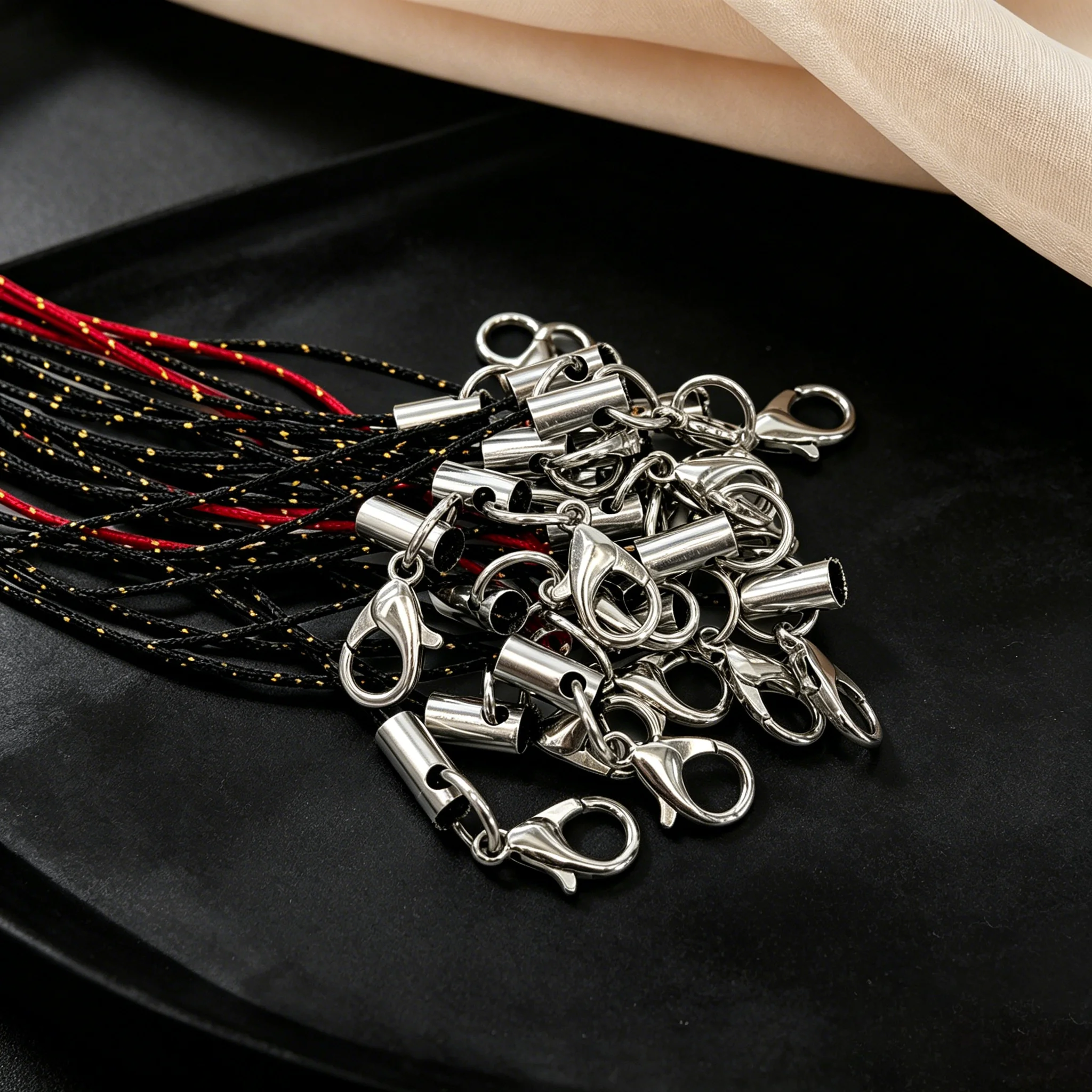 100 Stück Schlüsselbänder mit Karabinerhaken, Seil-Schlüsselanhänger, Handy-Set, Charms, Schlüsselringe, Taschenzubehör, Bastelbedarf – Detail 3