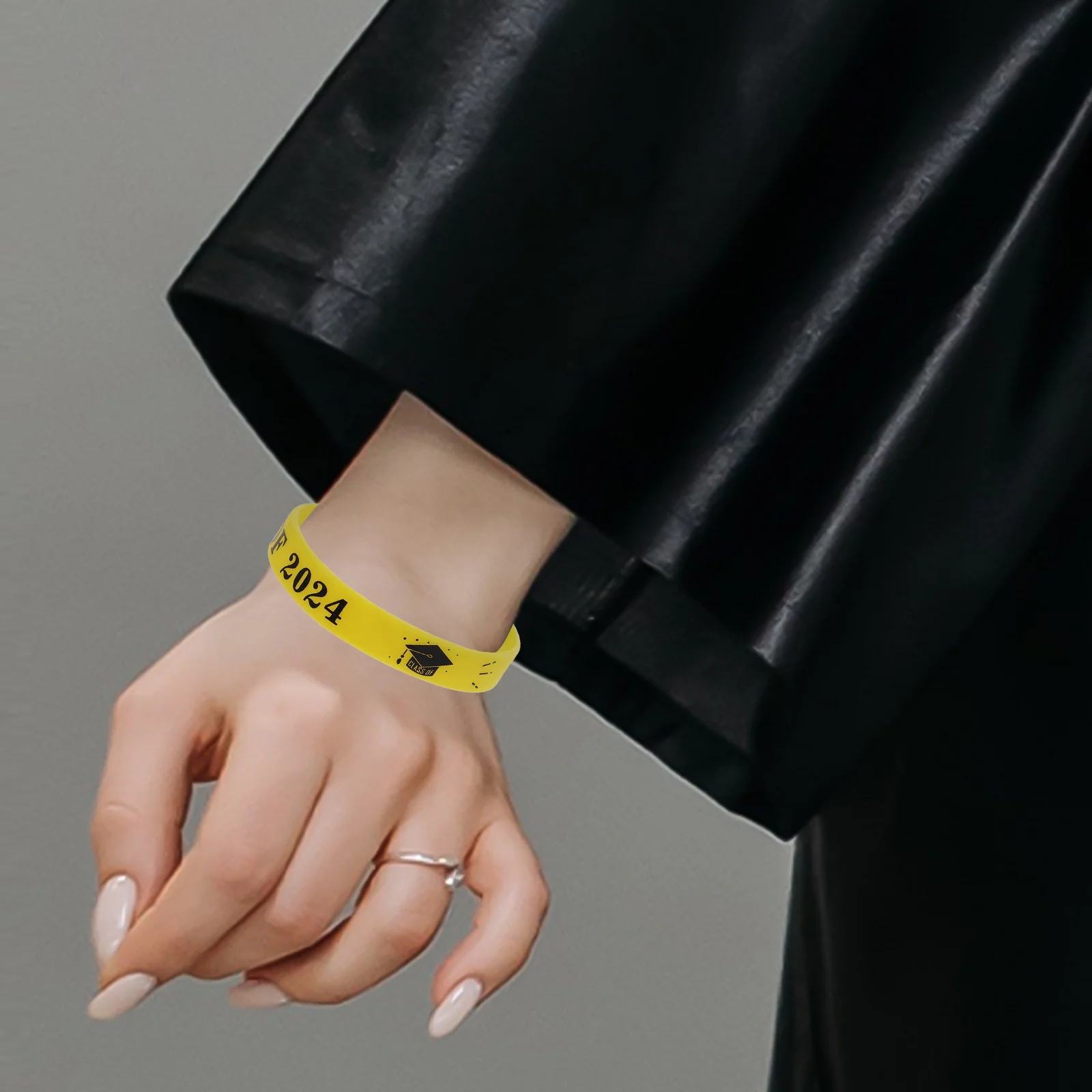 24 قطعة من أساور المعصم التخرج من السيليكون فئة 20 أساور ناعمة مريحة فئة الاحتفال بالتخرج مكونة من 20 أساور