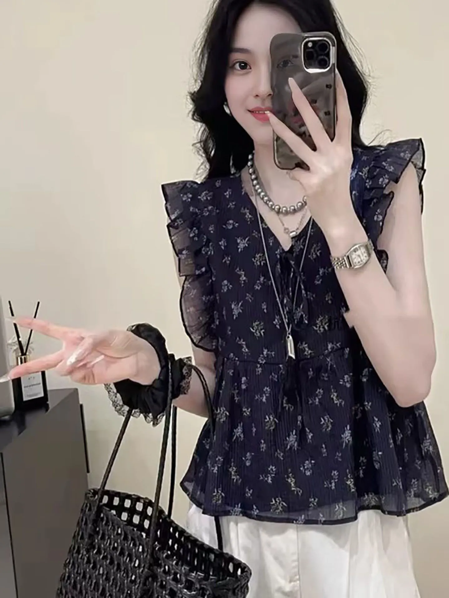 

Уникальная красивая женская рубашка с цветочным принтом, летняя новинка, изысканный привлекательный топ в повседневном стиле, свободный крой, V-образный вырез