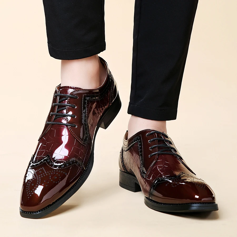 

Brogue Men's patent leather shoes Lace up anti slip luxury men's brand Wedding Fashion Party Outdoor Walking Plus Size Shoes