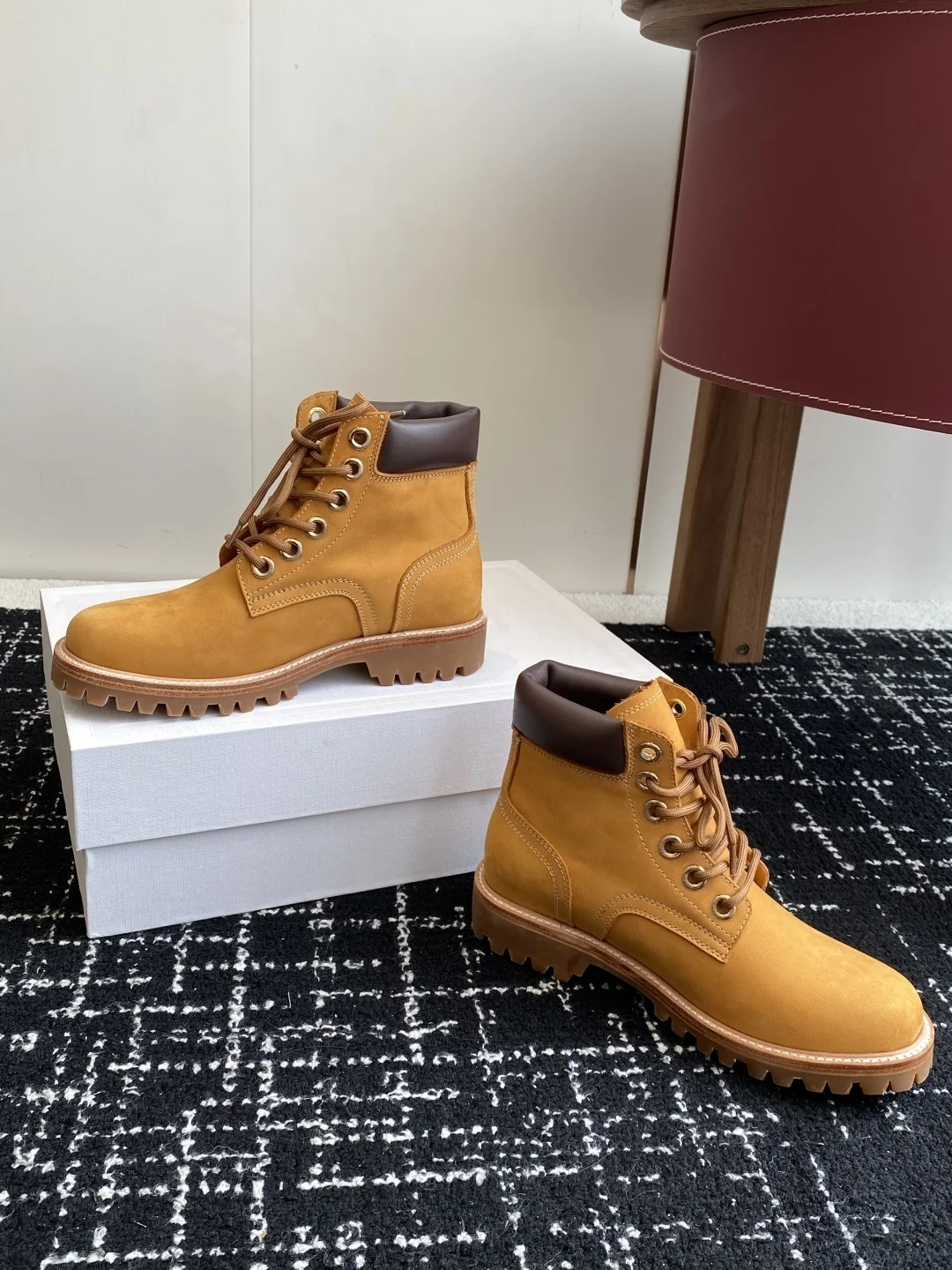 2025 Novas botas elegantes e versáteis de sola grossa para homens e mulheres