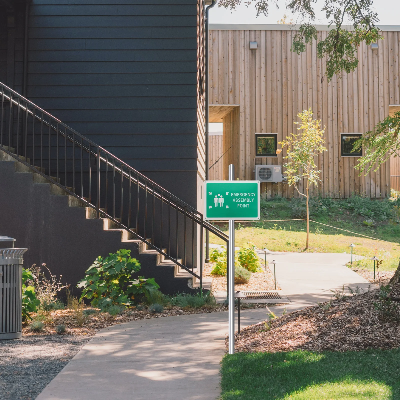 Emergency Assembly Point Sign Fire Fighting Aluminum Safety Sign For Factory School Mall Weather-Resistant Warning Indicator