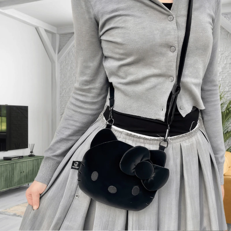 

Kawaii Hello Kitty black crossbody bag, cute cartoon fashionable and exquisite handbag, commuter mobile phone bag, holiday gift