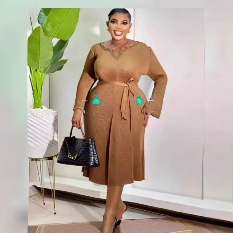 미야케 플리츠 미니멀리스트 솔리드 플러스 사이즈 드레스 2025 가을 패션 플리츠 비즈 장식 우아한 솔리드 컬러 롱 플리세 드레스 여성용