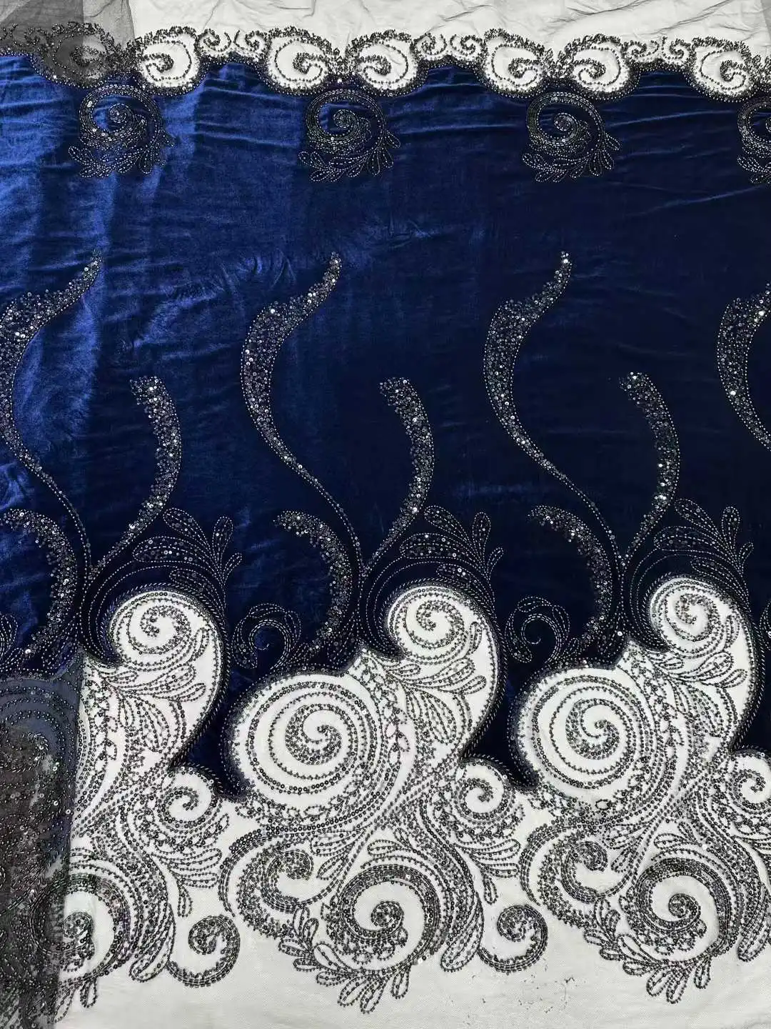 2026 Tela de terciopelo de algodón bordado suave con piedras para el diseño de vestido de noche de boda de invierno la mejor calidad U_Ge2698