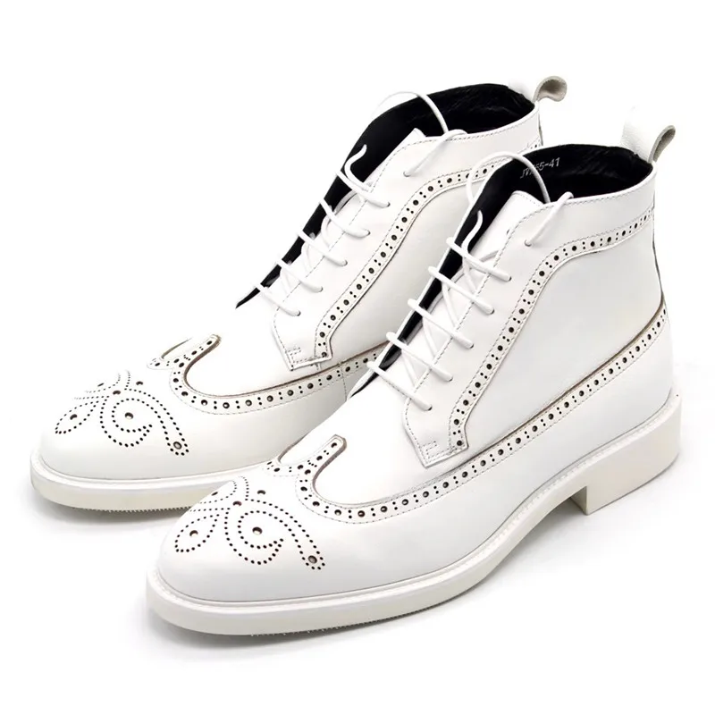 حذاء كلاسيكي ديربي منحوت للرجال باللون الأبيض مصنوع يدويًا من جلد البقر للرجال