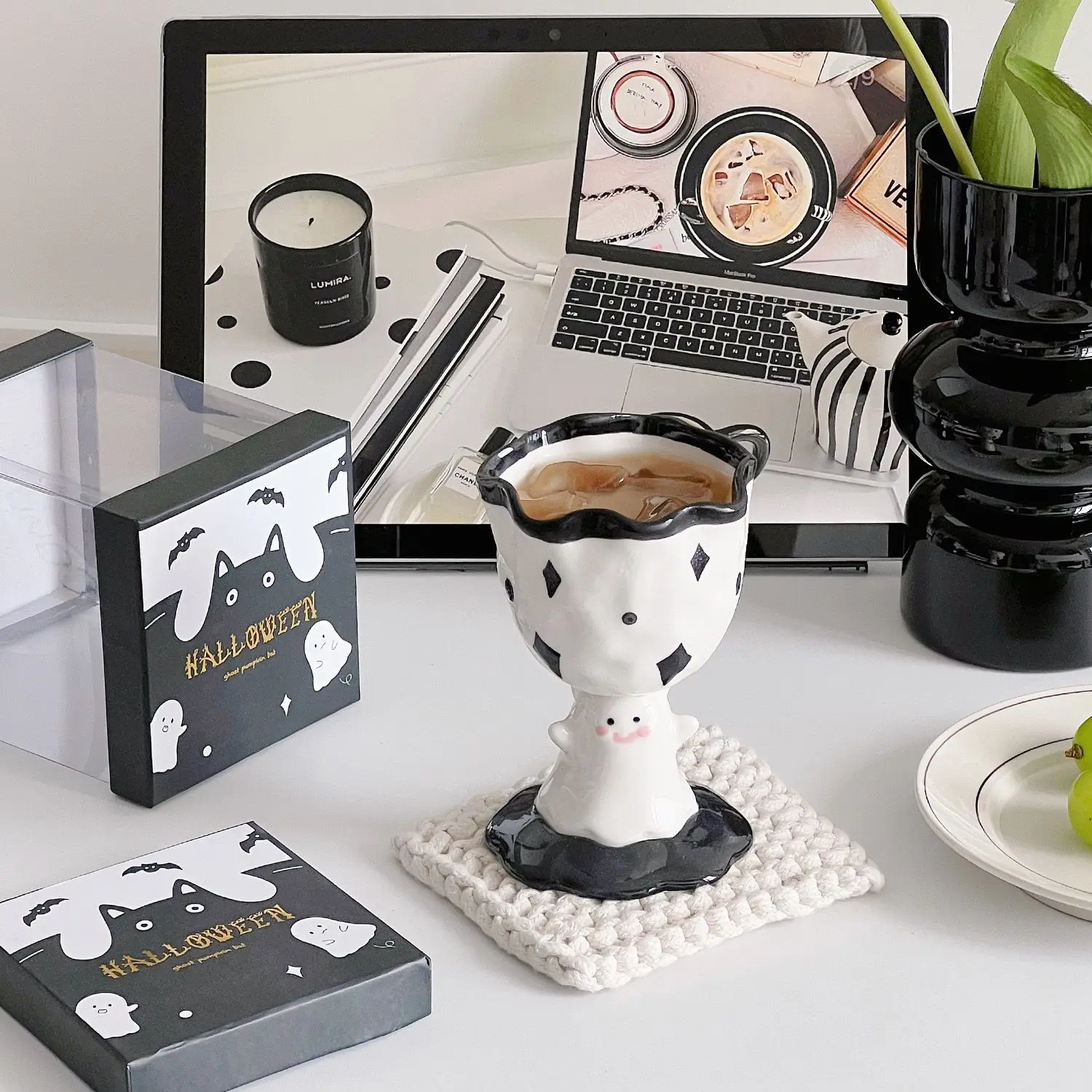 

Halloween gift ins, funny ceramic cup, cute and creative handmade mug, high-value model can be given as a gift to friends