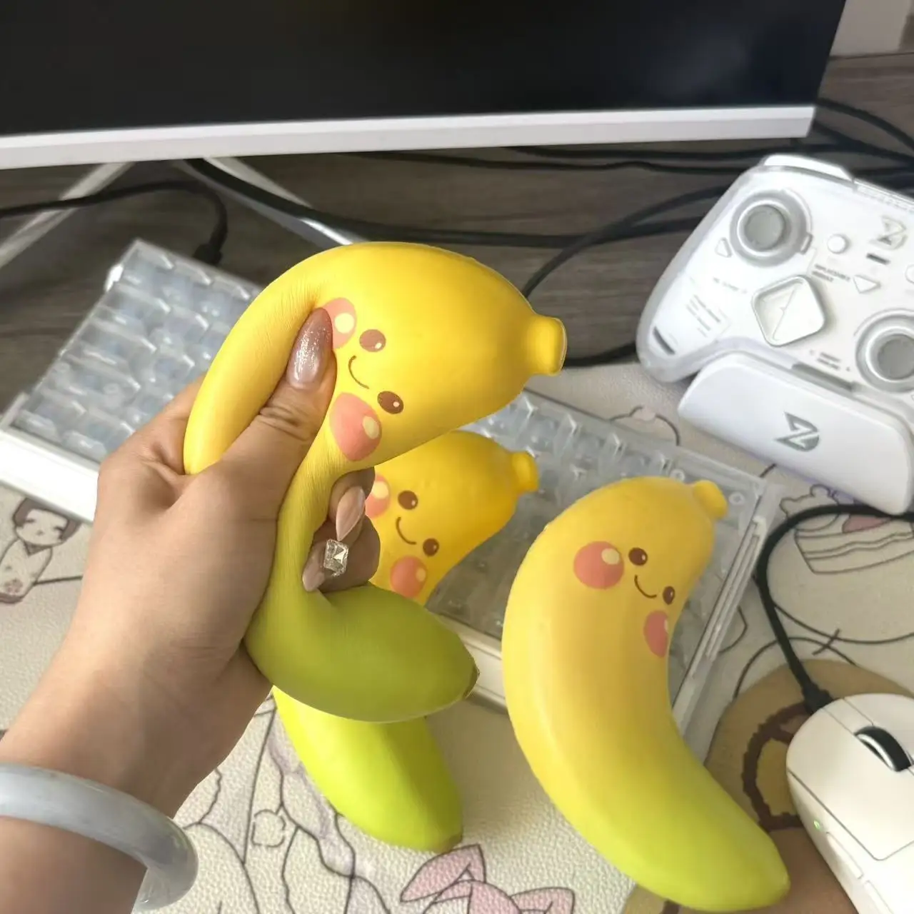Simulated Banana Squishy Toy Slow Rebound Stress Relief Soft Damp Texture Food Play Figure for Pressure Relief And Venting