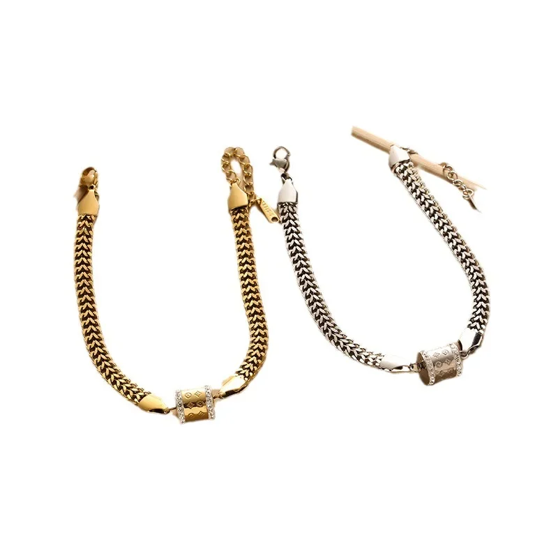 В 2025 году с микро-цепочками из белого циркона, инкрустированными цеми, созданием крипто-моды, вы можете все носить золотое кубинское колье.