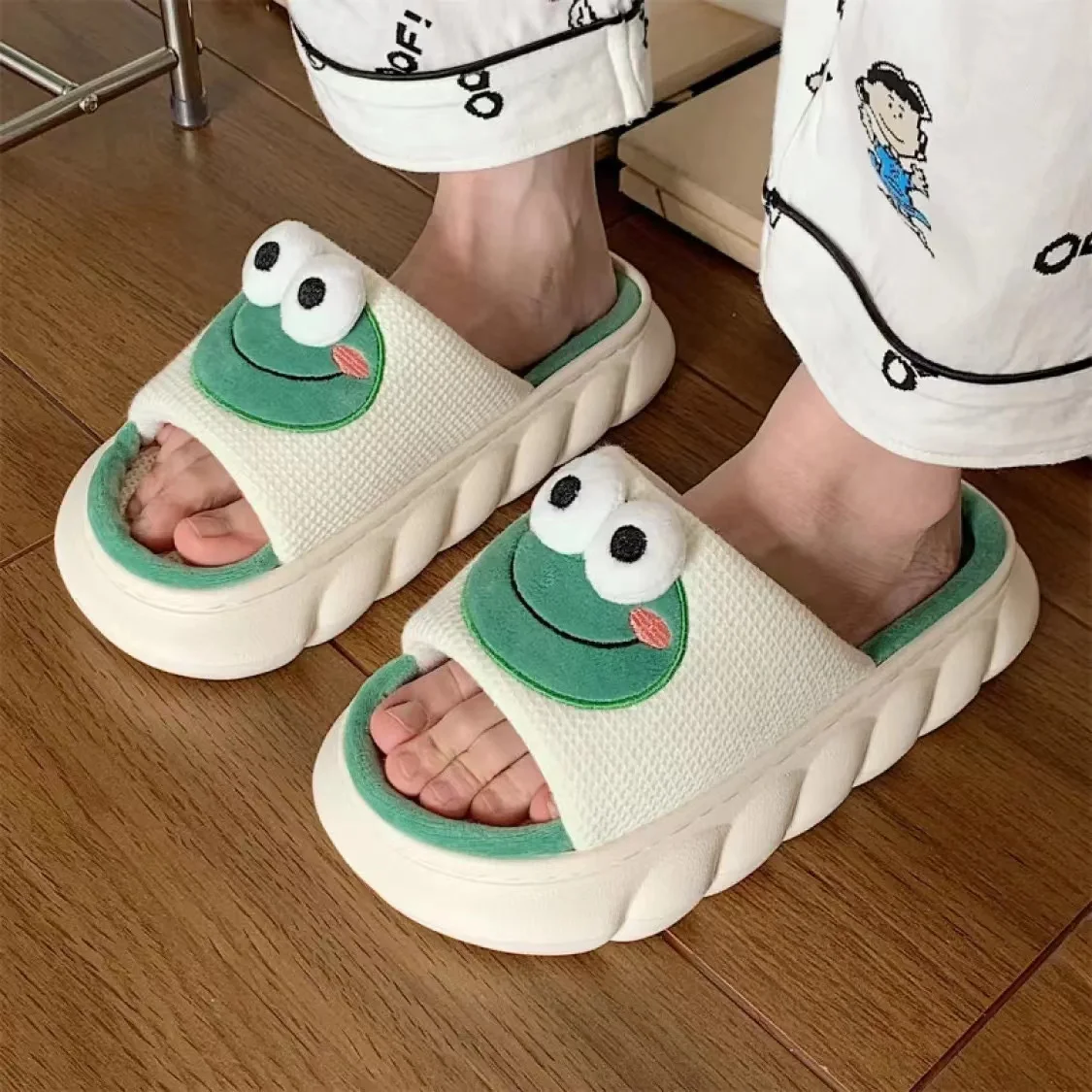 Donne Cartoon Frog pantofole inverno caldo Indoor Home Slides lino suola spessa coppia pantofola camera da letto scarpe antiscivolo sandali