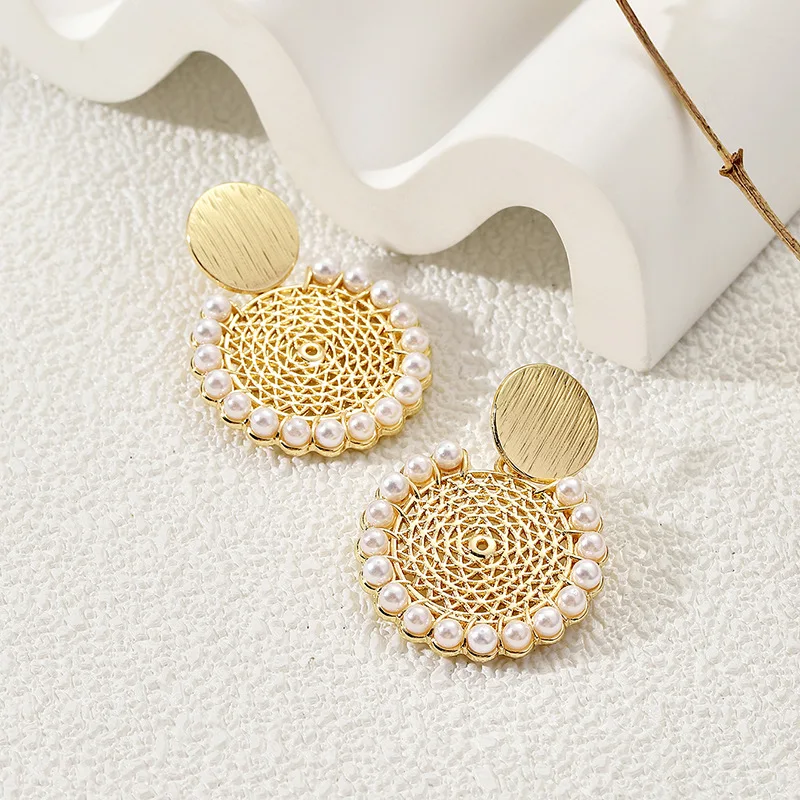 Geometric Round Pearl Drop Earrings Women Pearls Hollow Out Metal Circle Earring Fashion Ear Studs Jewelry Party Gifts Wholesale