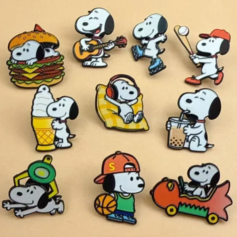10 Stück Bestseller Snoopy Emaille-Anstecknadeln Cartoon-Anime-Brosche Niedlicher Hund Reversnadel für Tasche Hut Kleidung Deko Sammlerstück Party-Geschenk