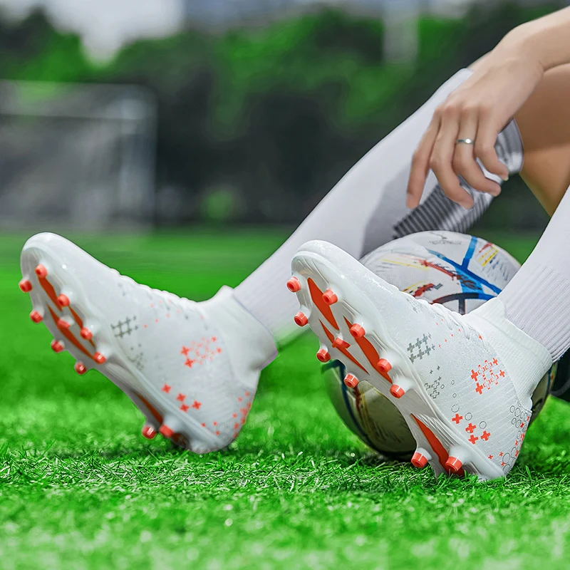 

Professional Soccer Shoes Grass Training Anti-slip Football Shoes Casual Shoes Men Lightweight and Wear-resistant Sports Shoes