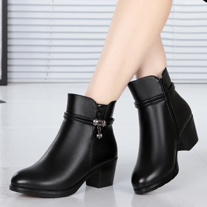 

2023 New Fashion Soft Leather Ankle Boot High Heels Zipper Shoe Warm Fur Winter Boots Female Women Shoes Plus Size 43