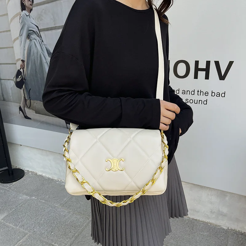 

2025 A/W Women’s High-End Small Square Bag — Explosive Diamond Chain, Portable Shoulder/Messenger for Cold Seasons