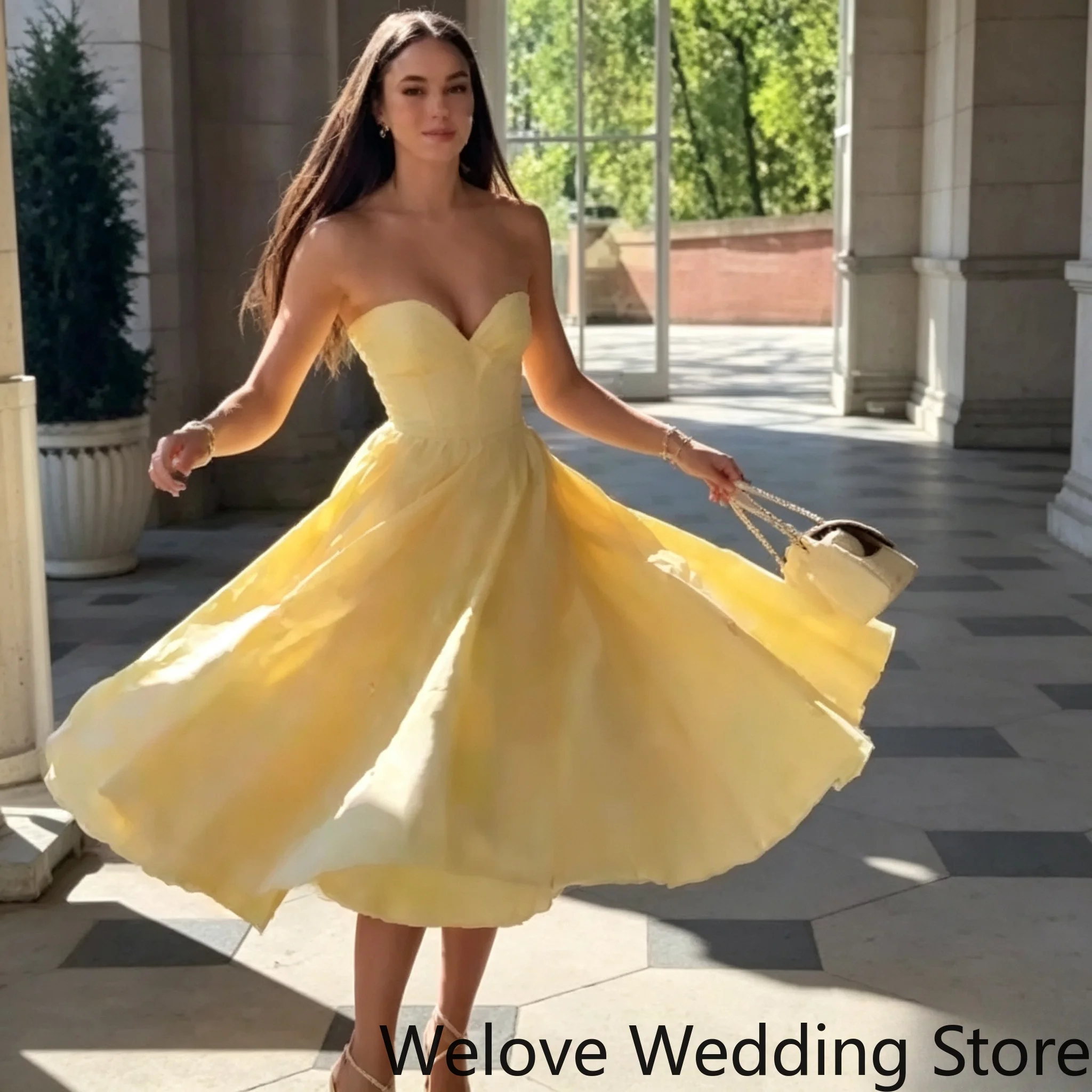 Customized Light Yellow Strapless Prom Dress Sweetheart Neck Chest Bow Boned Corset Waist Voluminous Swing Long Skirt