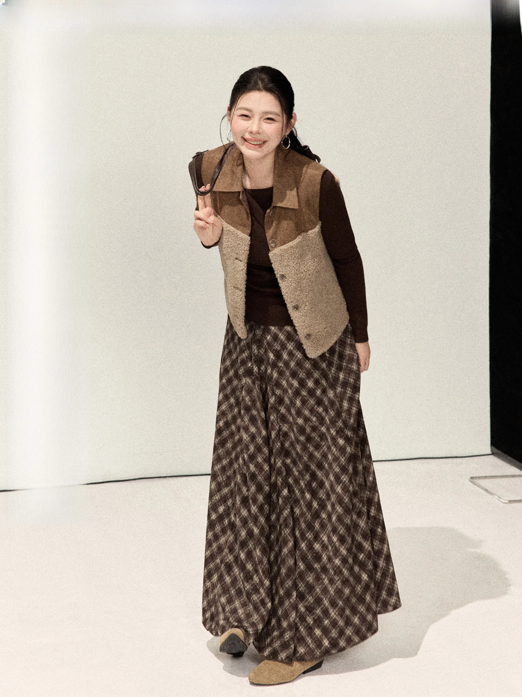 

Комплект Jiulu Studio: Куртка из овчины большого размера с завышенной талией и юбка А-силуэта с длинными рукавами для полных женщин, для повседневной носки