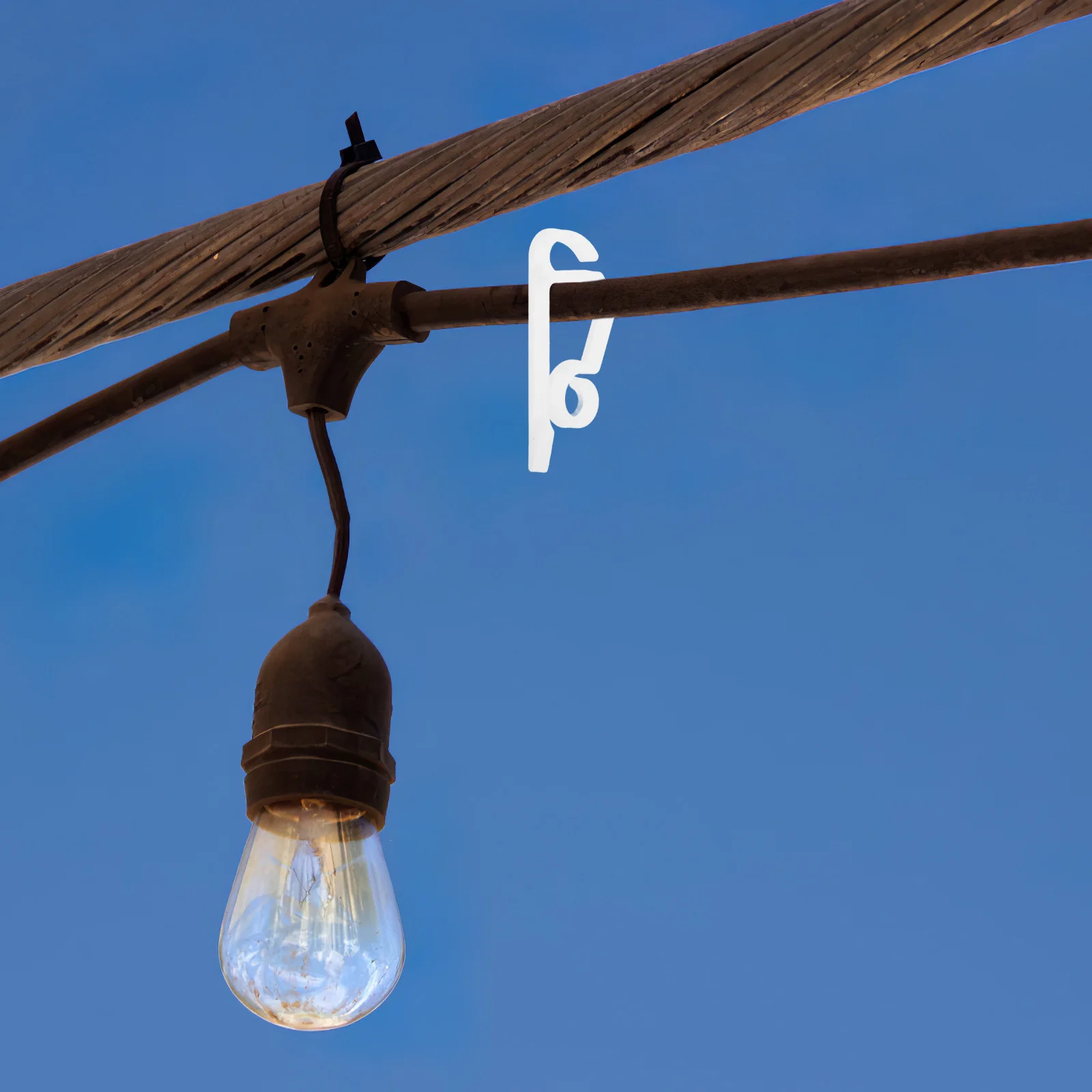 

50Pcs Christmas Light Clips Hooks Outdoor Holiday Decorations PP Material Strong Grip Tool Free Installation