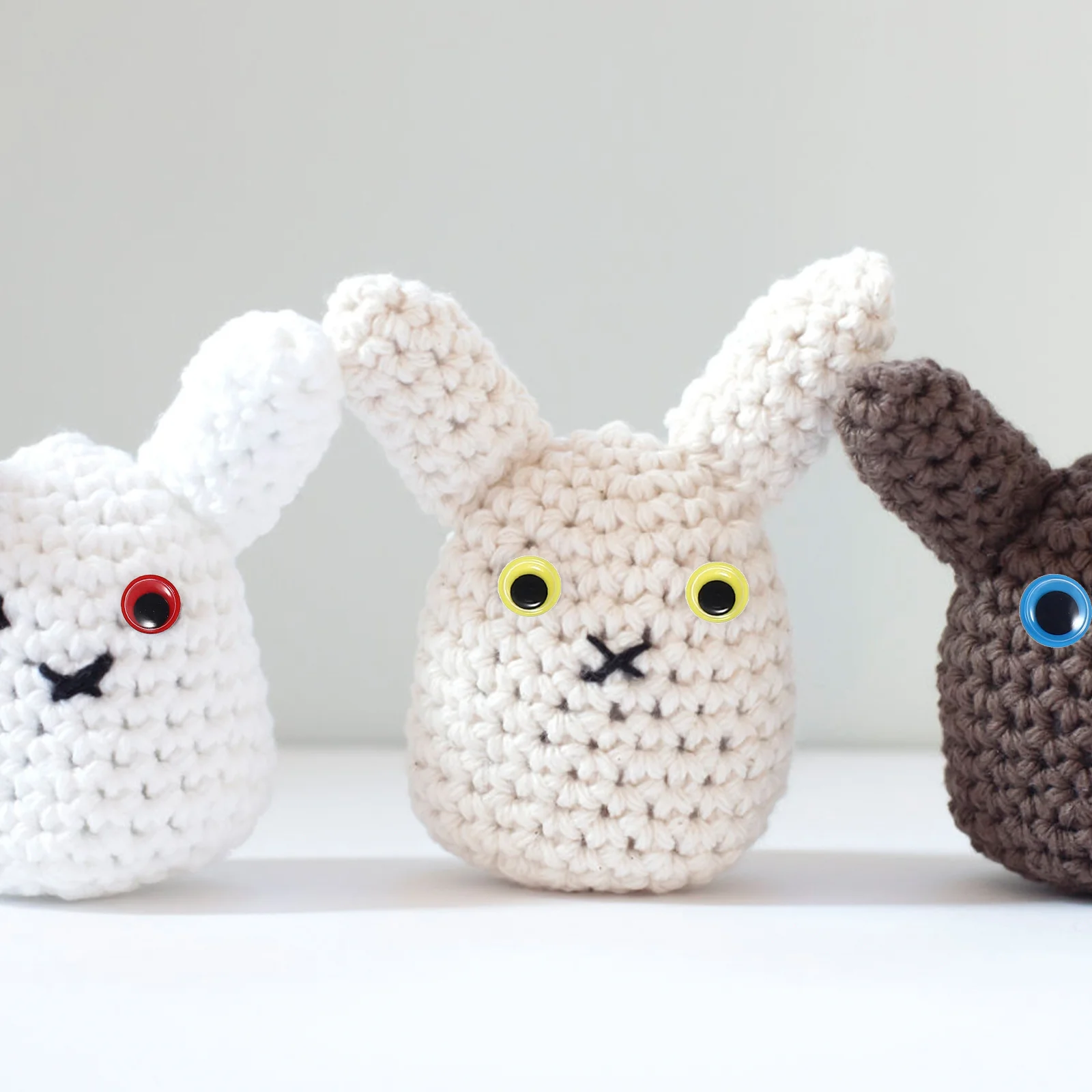 

200Pcs Self-Adhesive Eyeball Stickers Googly Patches for Crafts Vivid Modeling and Bright Colors Assorted Self-Adhesive Eyeball