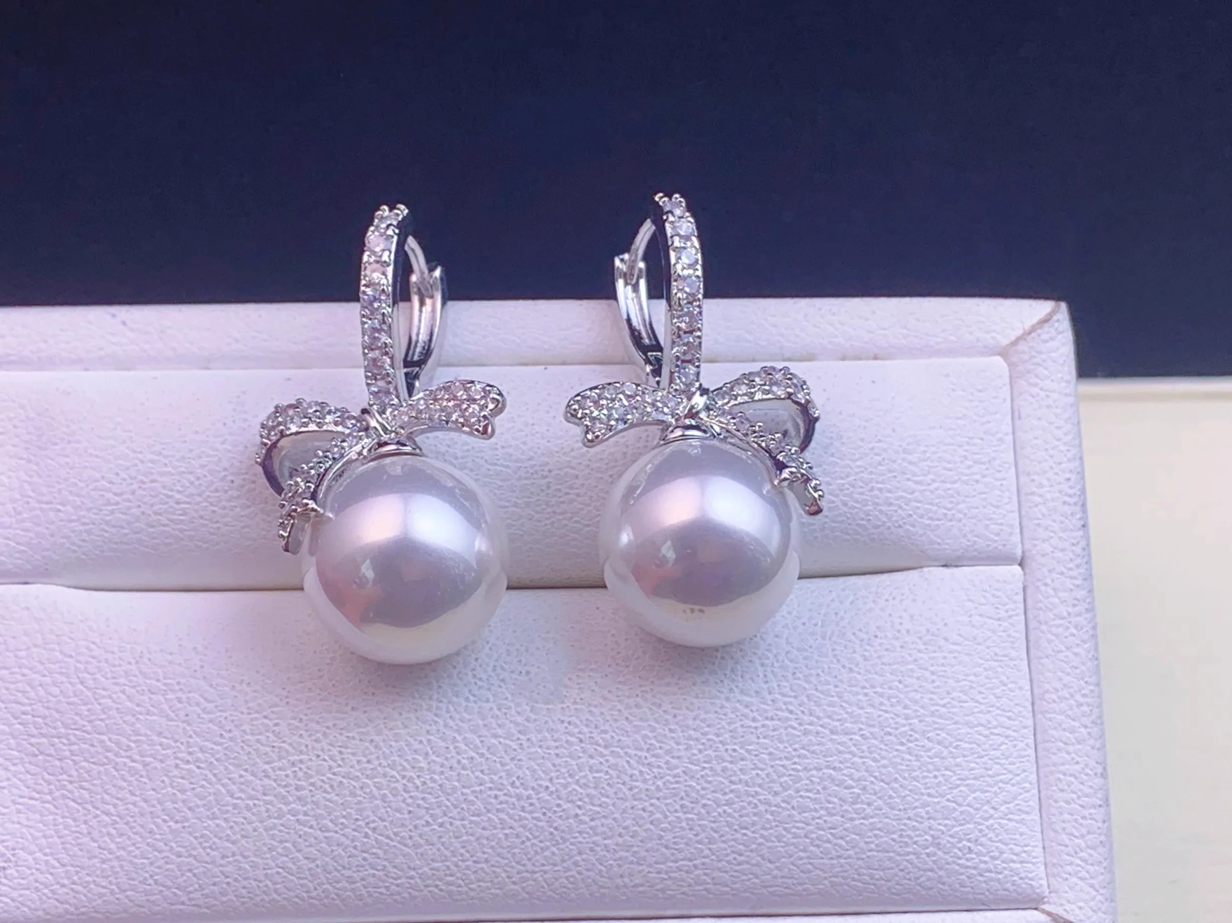 Gorgeous AAAA++ 11-12mm Natural south sea Round White pearl earring 925 Silver
