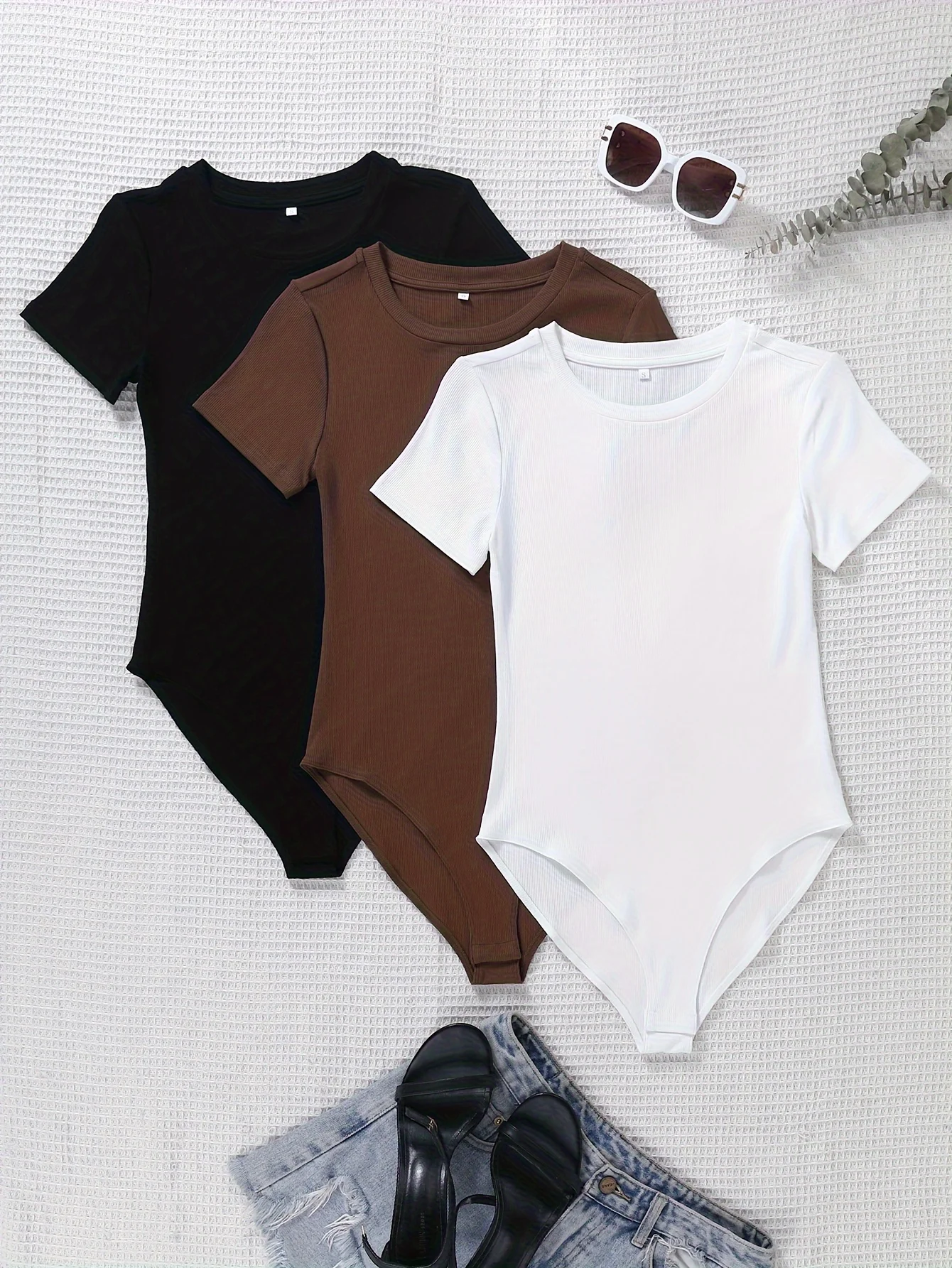 

Women's Ribbed Short Sleeve Bodysuit, Crew Neck Solid Color Bodycon Tops, Summer Casual Slim Fit Basic Tee Bodysuit for Daily We