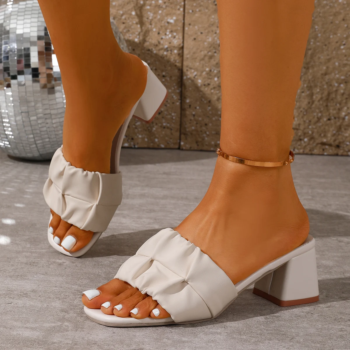 Trendige schwarz-weiße, plissierte Mules mit klobigem mittelhohem Absatz, elegante Damen-Slipper für Dates und Abende, Sandalias Mujer