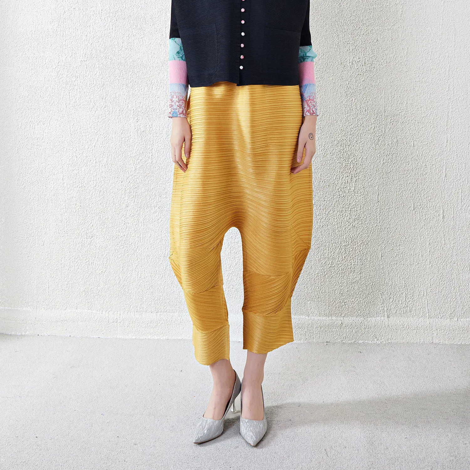 GVUW Pleated Harem Pants Women Solid Color Elastic Waist New 2026 Loose Versatile Female Casual Vintage Style Trousers 17G7131