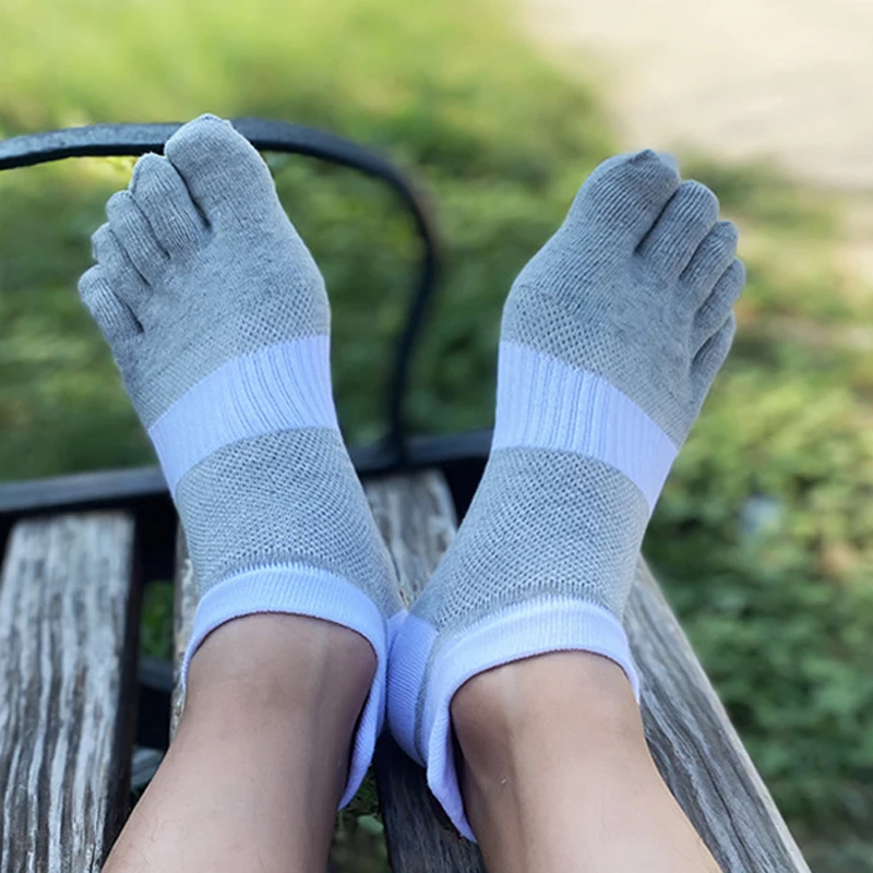 كبير حجم كبير تو الجوارب الرياضة مان شبكة تنفس ضغط امتصاص العرق اللياقة البدنية مطاطا خمسة أصابع الكاحل الجوارب طالب