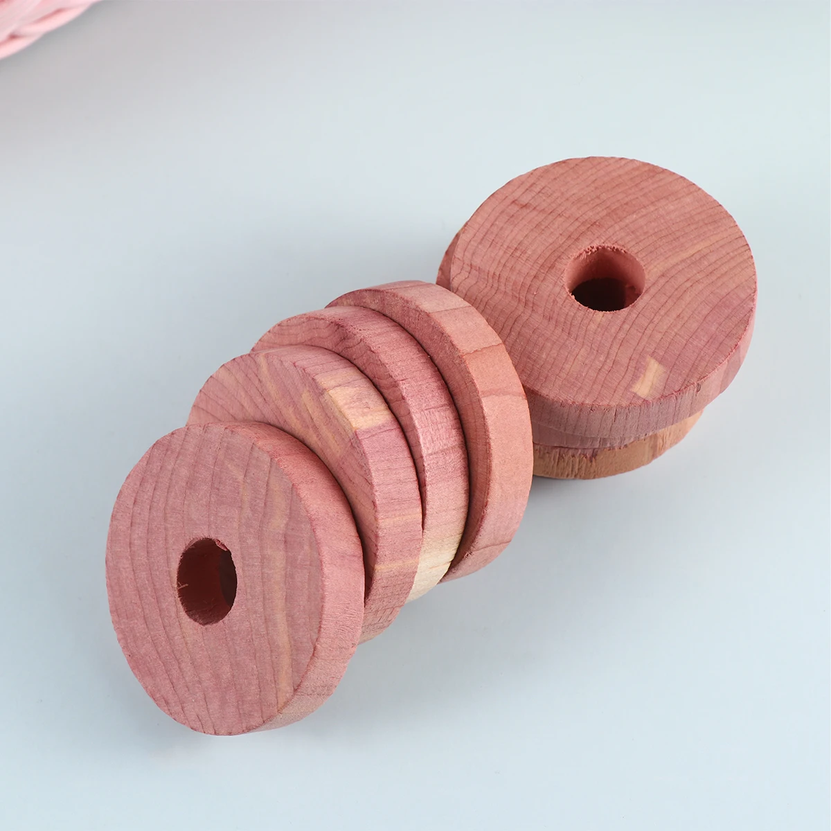 

20Pcs Wooden Cedar Block Wood Circular Ring Hanging Cedar Blocks Round Chips Hanger Fragrant Mothproof Wardrobe Celar Chips