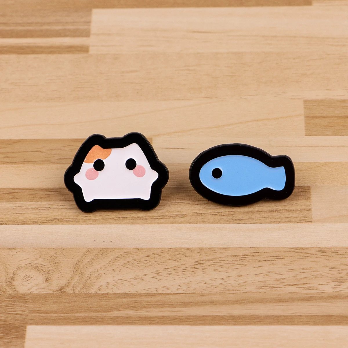 Katzen- und Fisch-Emaille-Anstecknadel, Cartoon-Tier-Brosche, Anstecknadeln für Rucksack, Kleidung, Accessoires, Modeschmuck, Geschenke für Freunde – Detail 3